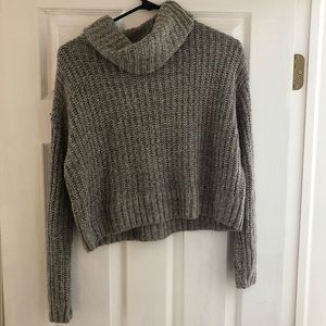 GREY SWEATER